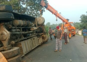 முஸ்குந்தா ஆற்றுப் பாலம் அருகே அரசு பேருந்து விபத்து – பயணிகள் காயம்