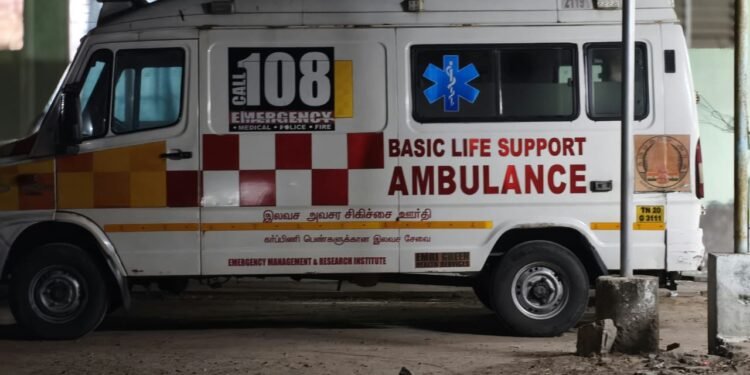 தூத்துக்குடி மாவட்டம் உடன்குடி அரசு மருத்துவமனையில் அலட்சிய போக்கில் 108